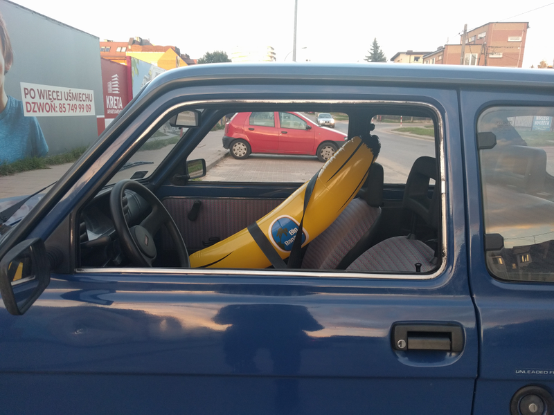Illustration for article titled Fiat 126p size - banana for scale